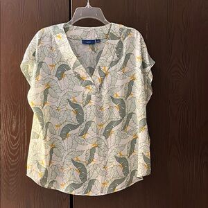 Apt 9 sleeveless white blouse with leafy pattern. Size Large